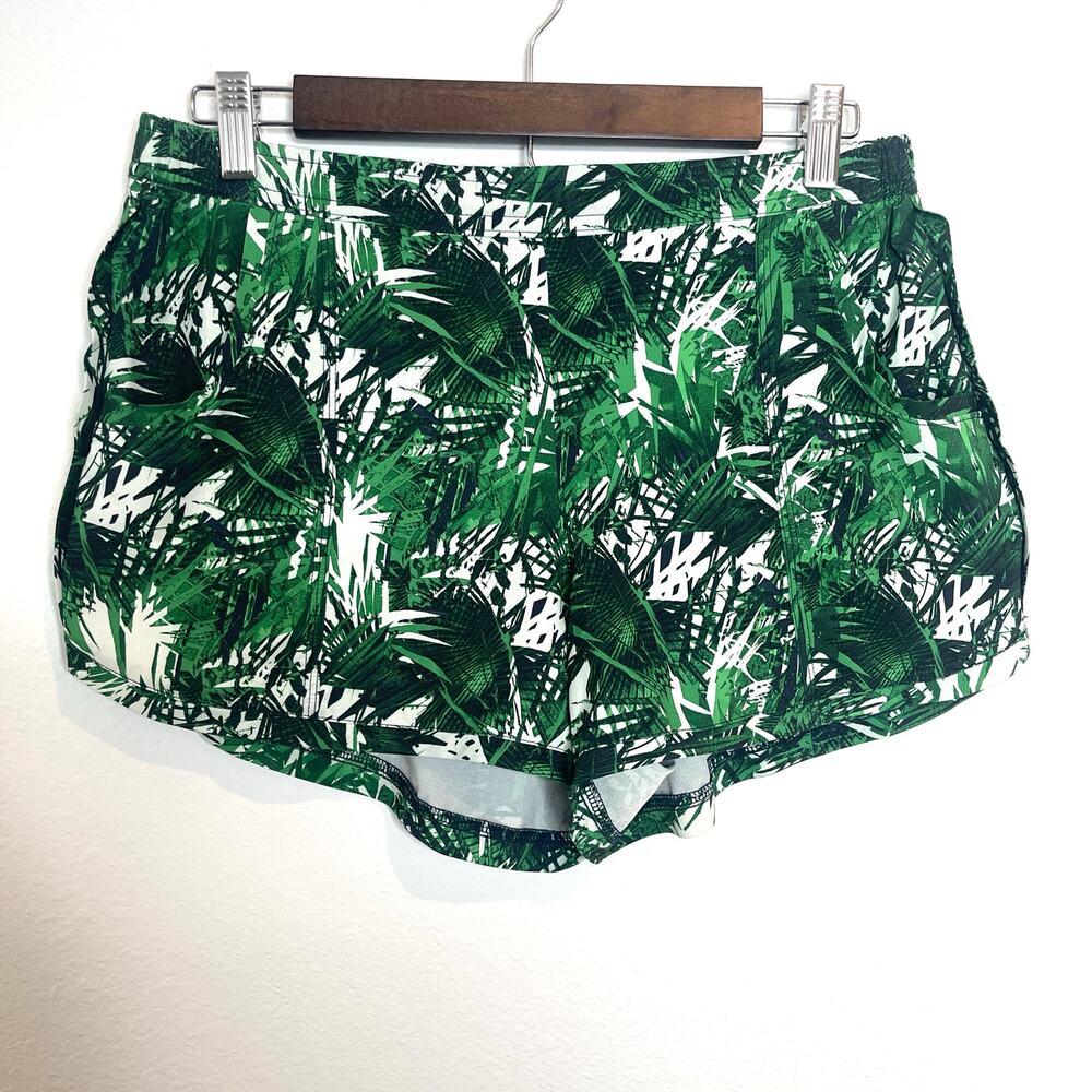 Athleta Green Tropical Palms Stellar Print Athletic Shorts w/ Pockets Women’s M